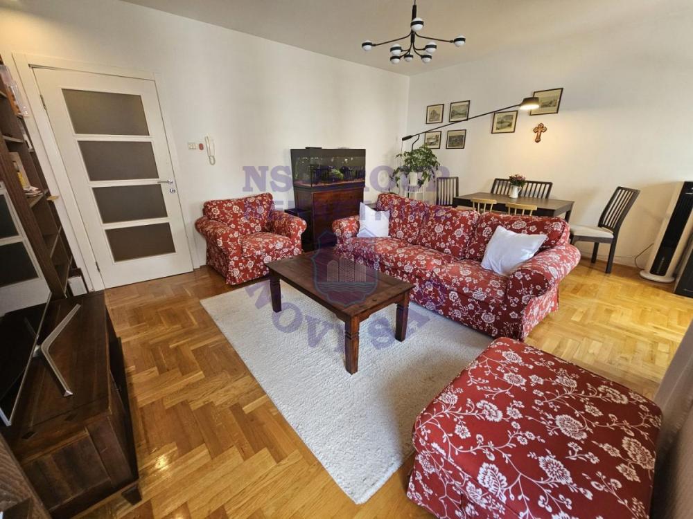Slika 4 - Trosoban, 74m2, Nova Detelinara Novi Sad, sa terasom, ima lift