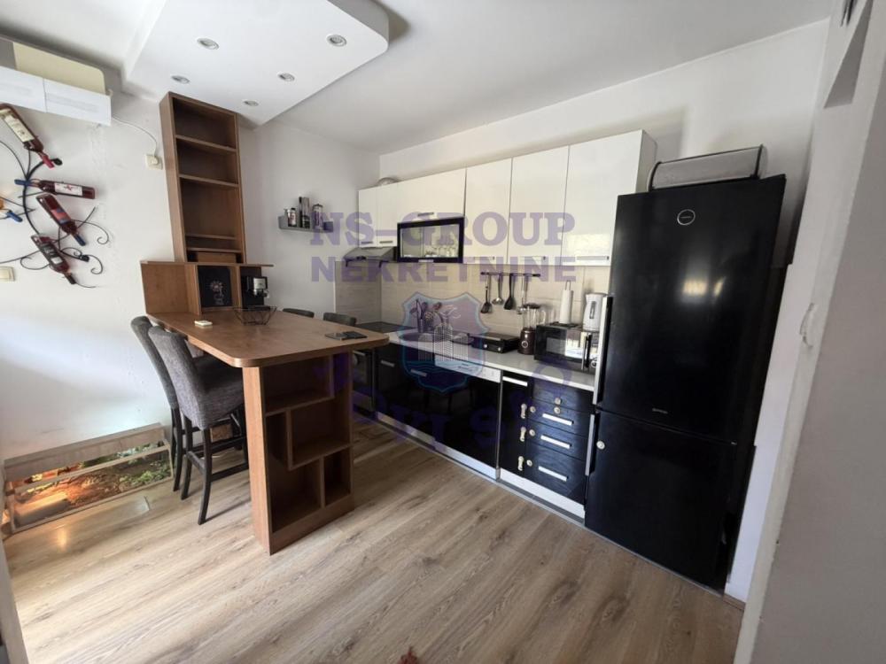 Slika 2 - Jednoiposoban, 33m2, Bulevar oslobođenja Novi Sad, sa terasom, ima lift