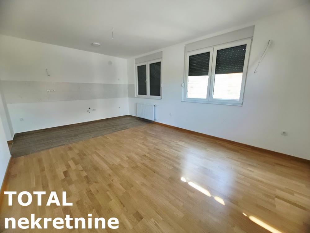 Slika 2 - Stan,NOVI SAD,TELEP,kv: 64.00, € 182400, ID: 1103049