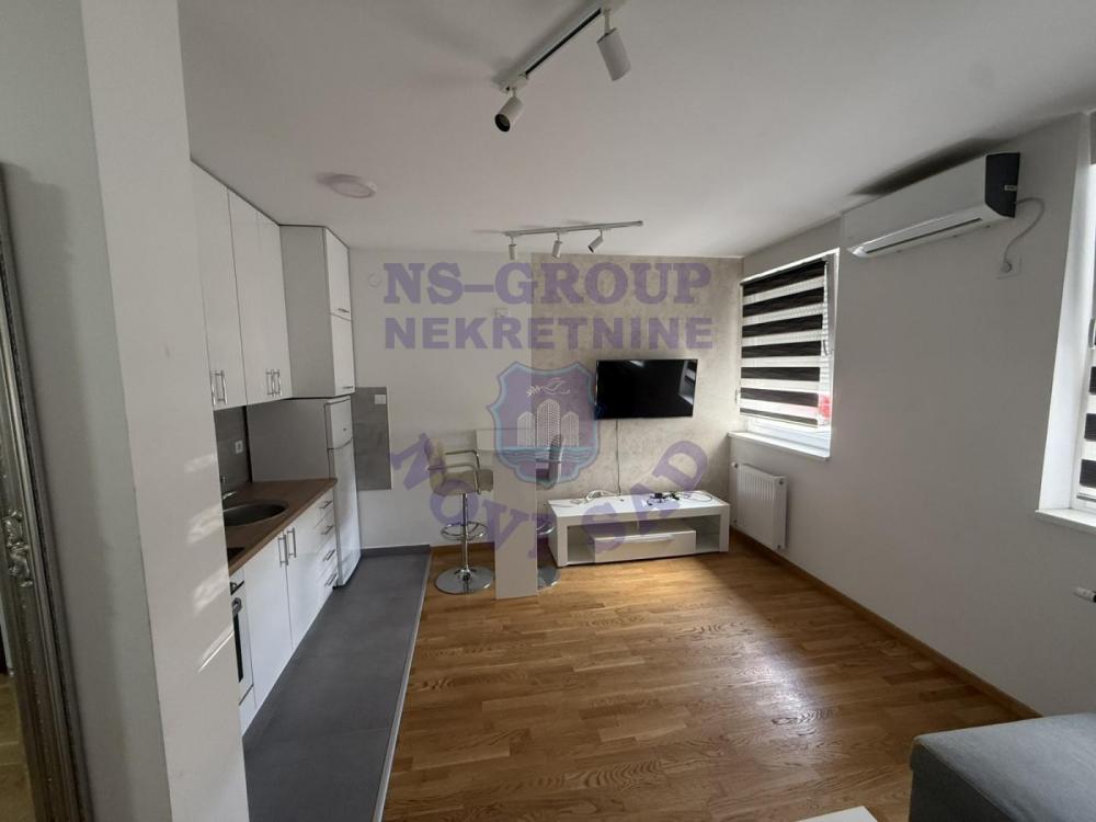 Slika 2 - Jednosoban, 26m2, Nova Detelinara Novi Sad, ima lift