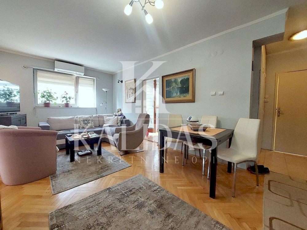 Slika 4 - Stan,NOVI SAD,CENTAR,kv: 52, € 154500, ID: 1008948