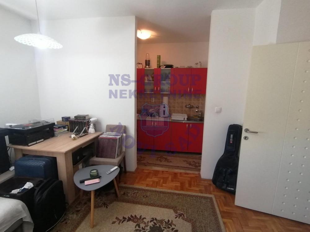 Slika 3 - Jednosoban, 27m2, Bulevar Evrope Novi Sad, ima lift