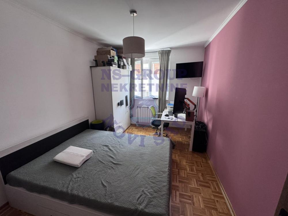 Slika 2 - Troiposoban, 74m2, Bulevar oslobođenja Novi Sad, sa terasom, ima lift