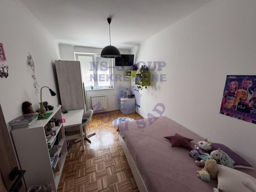 Slika 3 - Troiposoban, 74m2, Bulevar oslobođenja Novi Sad, sa terasom, ima lift