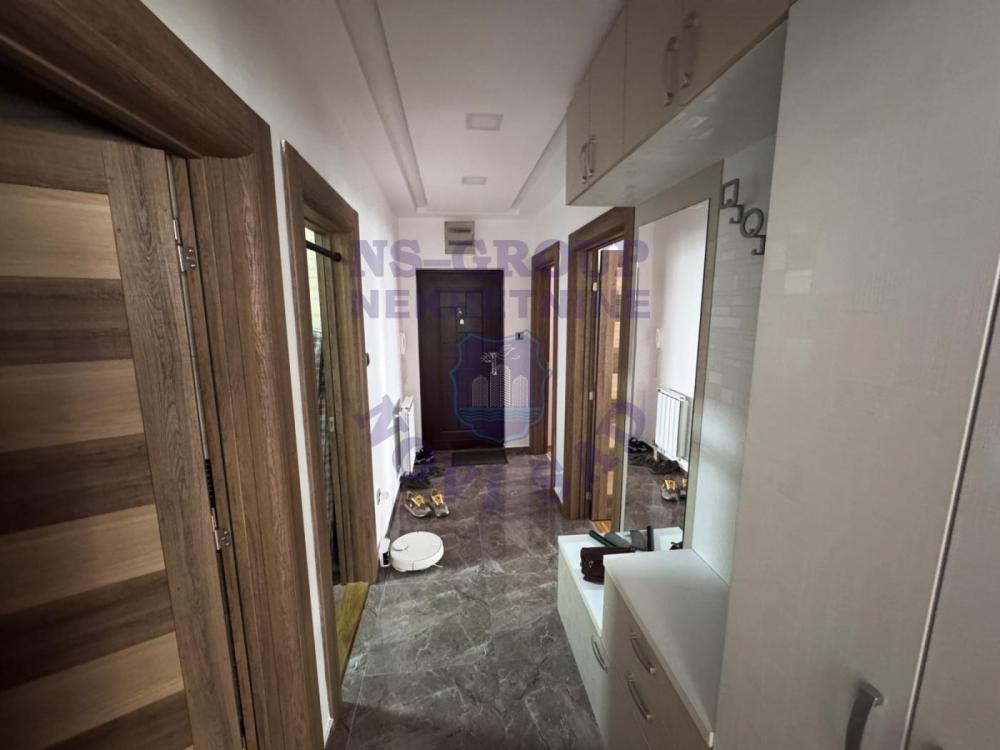 Slika 5 - Troiposoban, 74m2, Bulevar oslobođenja Novi Sad, sa terasom, ima lift