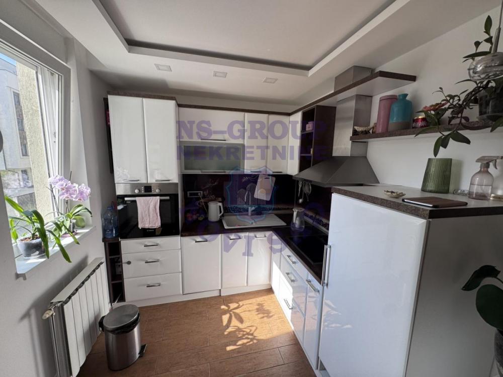 Slika 8 - Troiposoban, 74m2, Bulevar oslobođenja Novi Sad, sa terasom, ima lift