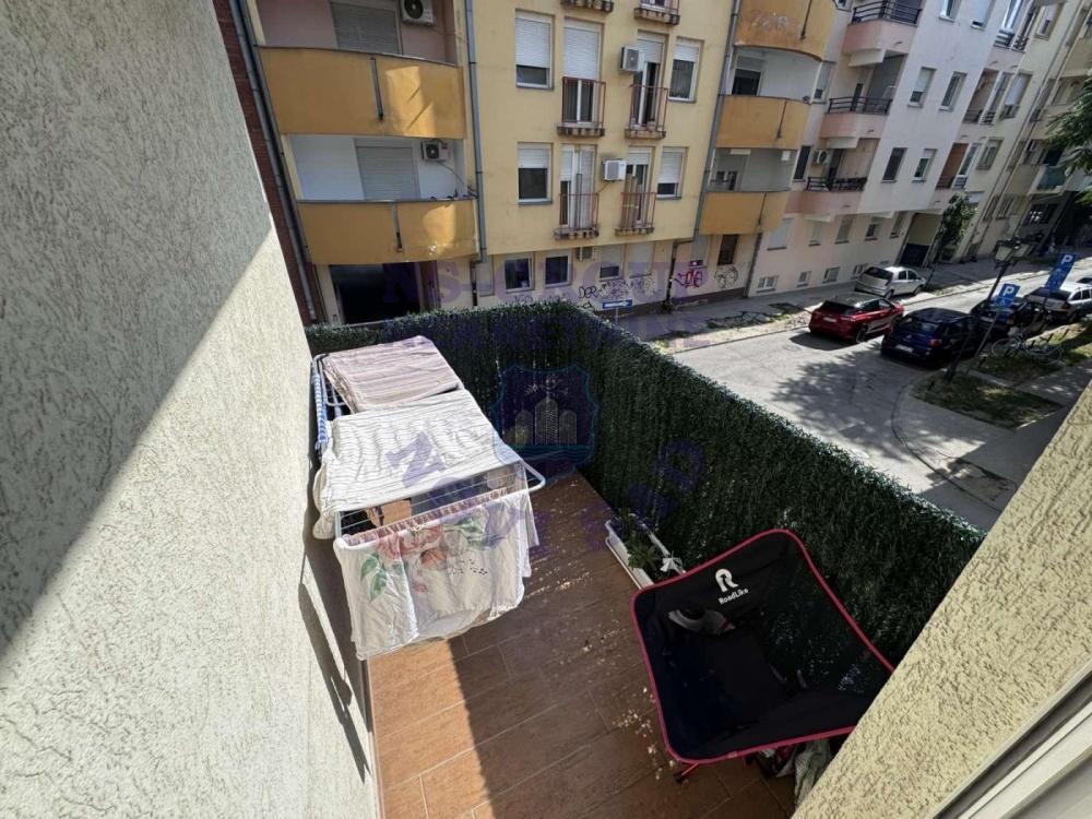 Slika 10 - Troiposoban, 74m2, Bulevar oslobođenja Novi Sad, sa terasom, ima lift