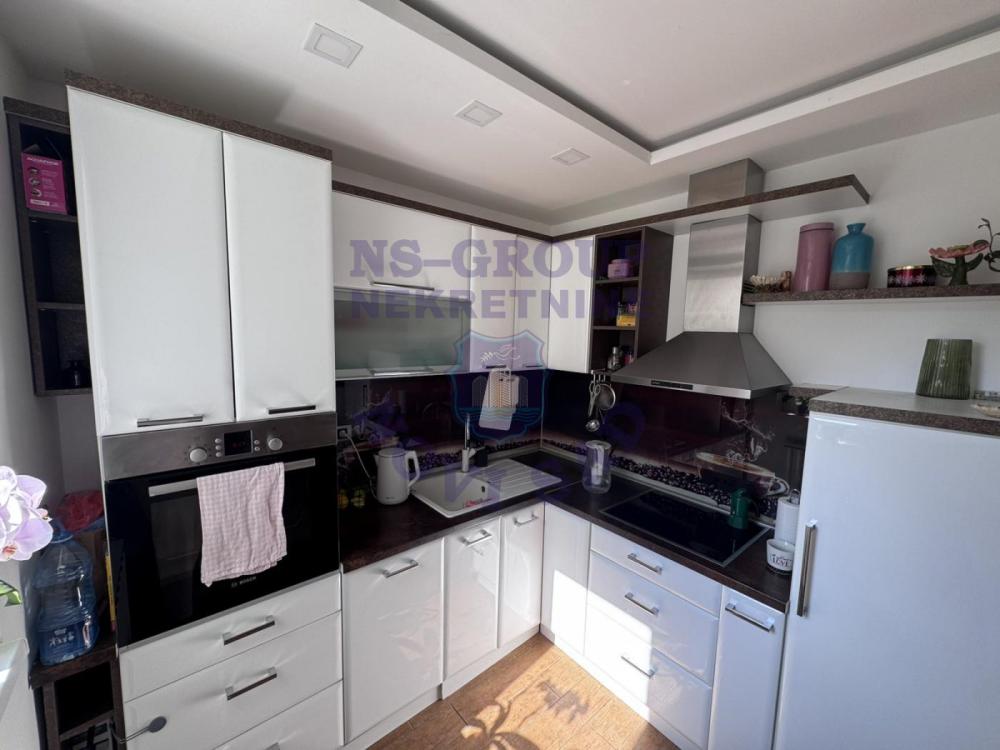 Slika 11 - Troiposoban, 74m2, Bulevar oslobođenja Novi Sad, sa terasom, ima lift