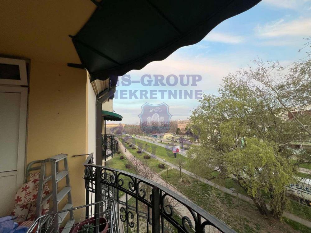 Slika 3 - Prodaja stana, 95m2, Spens Novi Sad Novi Sad, sa terasom, ima lift