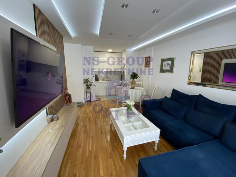 Slika 2 - Dvoiposoban, 57m2, Socijalno Novi Sad, sa terasom, ima lift