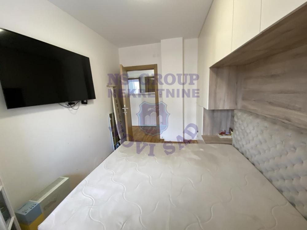 Slika 5 - Dvoiposoban, 57m2, Socijalno Novi Sad, sa terasom, ima lift