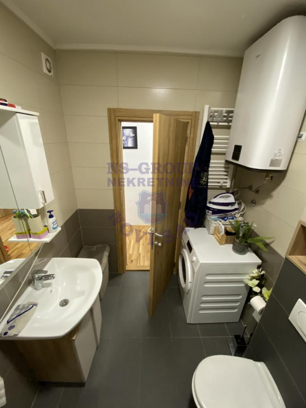 Slika 10 - Dvoiposoban, 57m2, Socijalno Novi Sad, sa terasom, ima lift