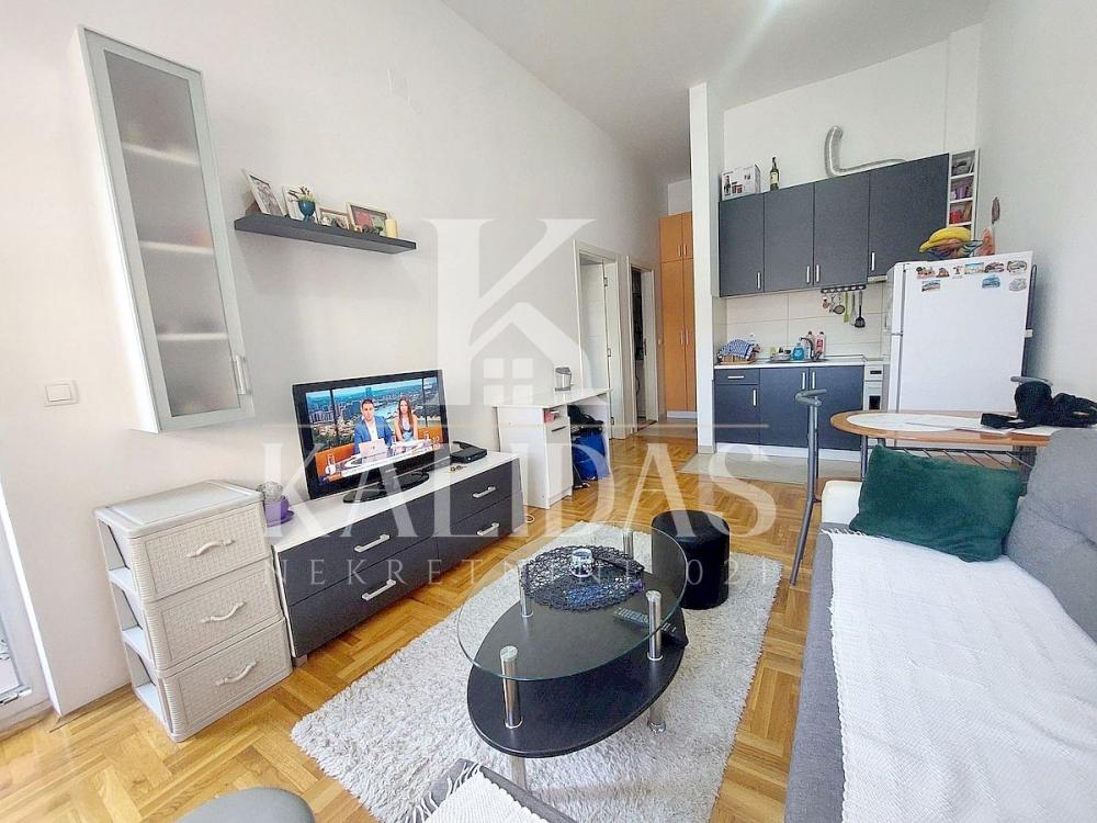 Slika 3 - Stan,NOVI SAD,GRBAVICA,kv: 37, € 138000, ID: 1008953