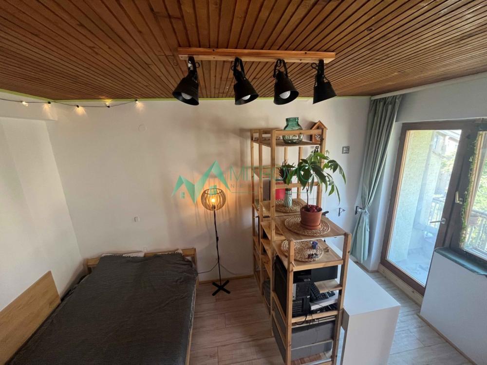 Slika 2 - 1004613 Kej, Dunav i terasa – funkcionalna garsonjera sa tavanskom ostavom 