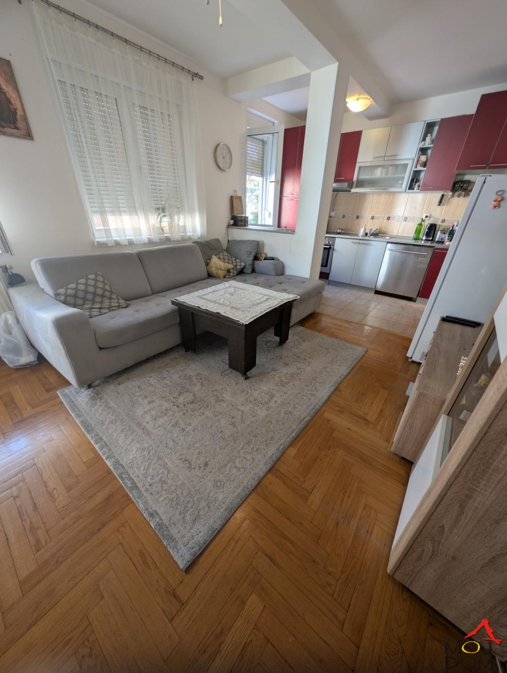 Slika 3 - Stan,NOVI SAD,CENTAR,kv: 36, € 129780, ID: 1032670
