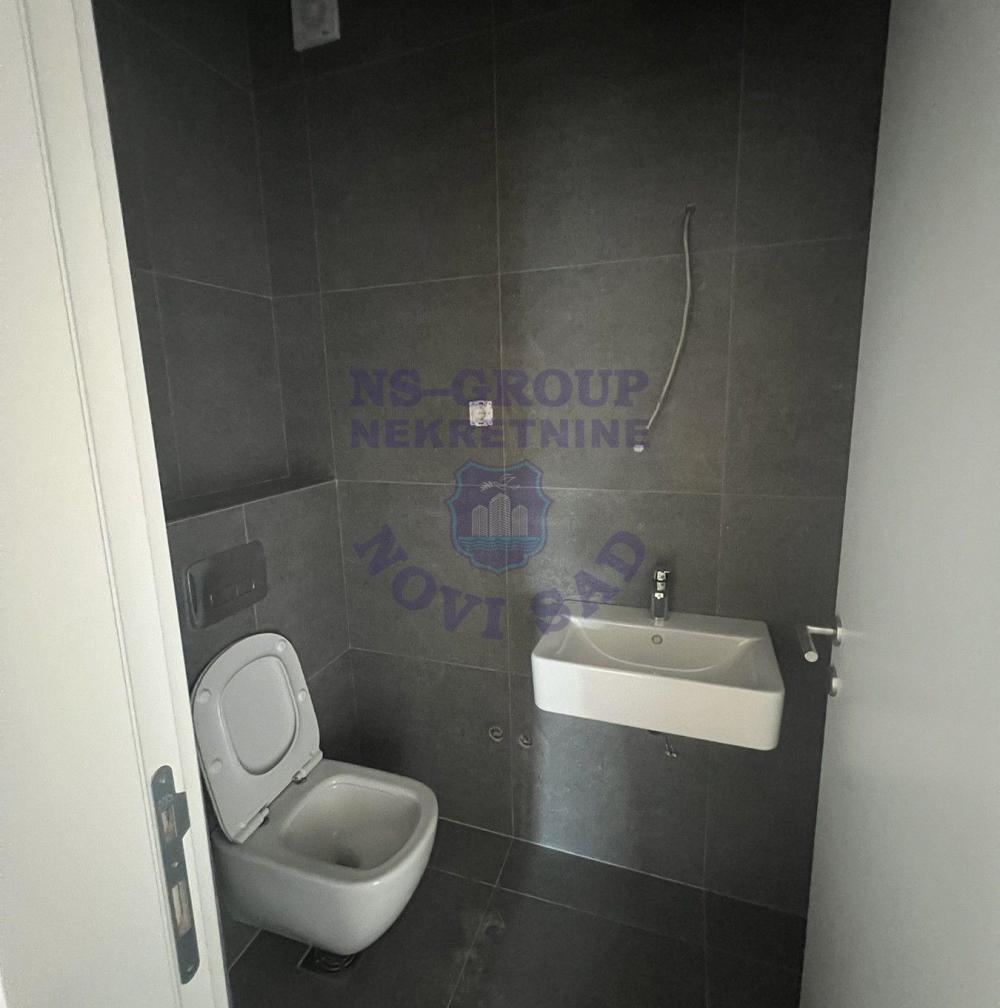 Slika 8 - Trosoban, 65m2, Telep Novi Sad, sa terasom, ima lift