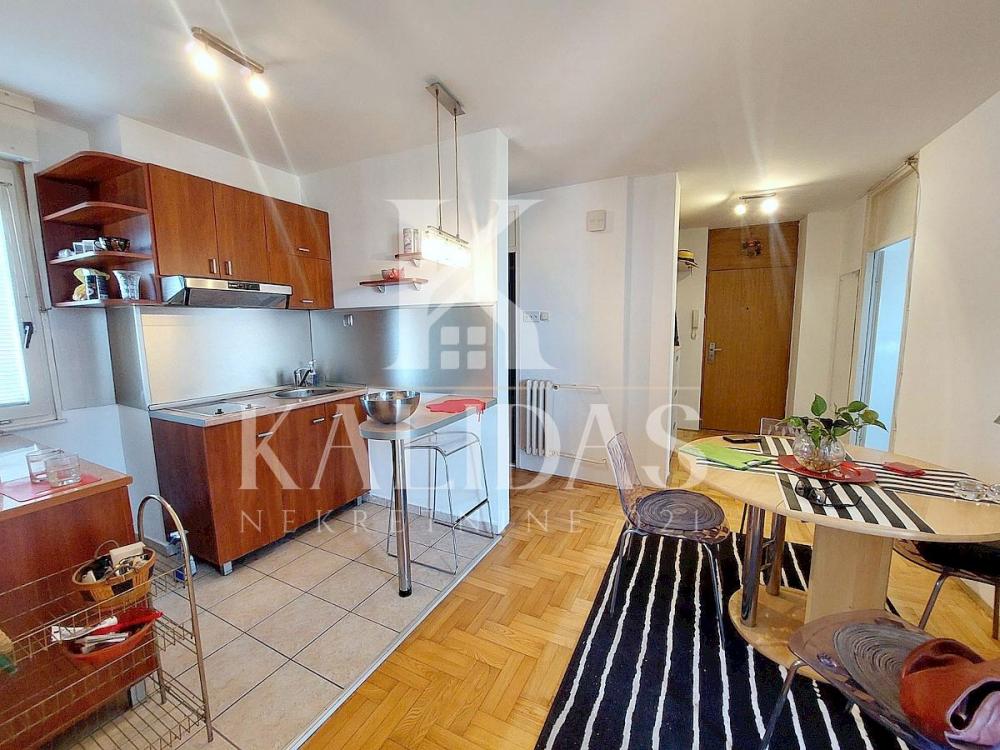 Slika 3 - Stan,NOVI SAD,BULEVAR,kv: 51, € 152440, ID: 1008956