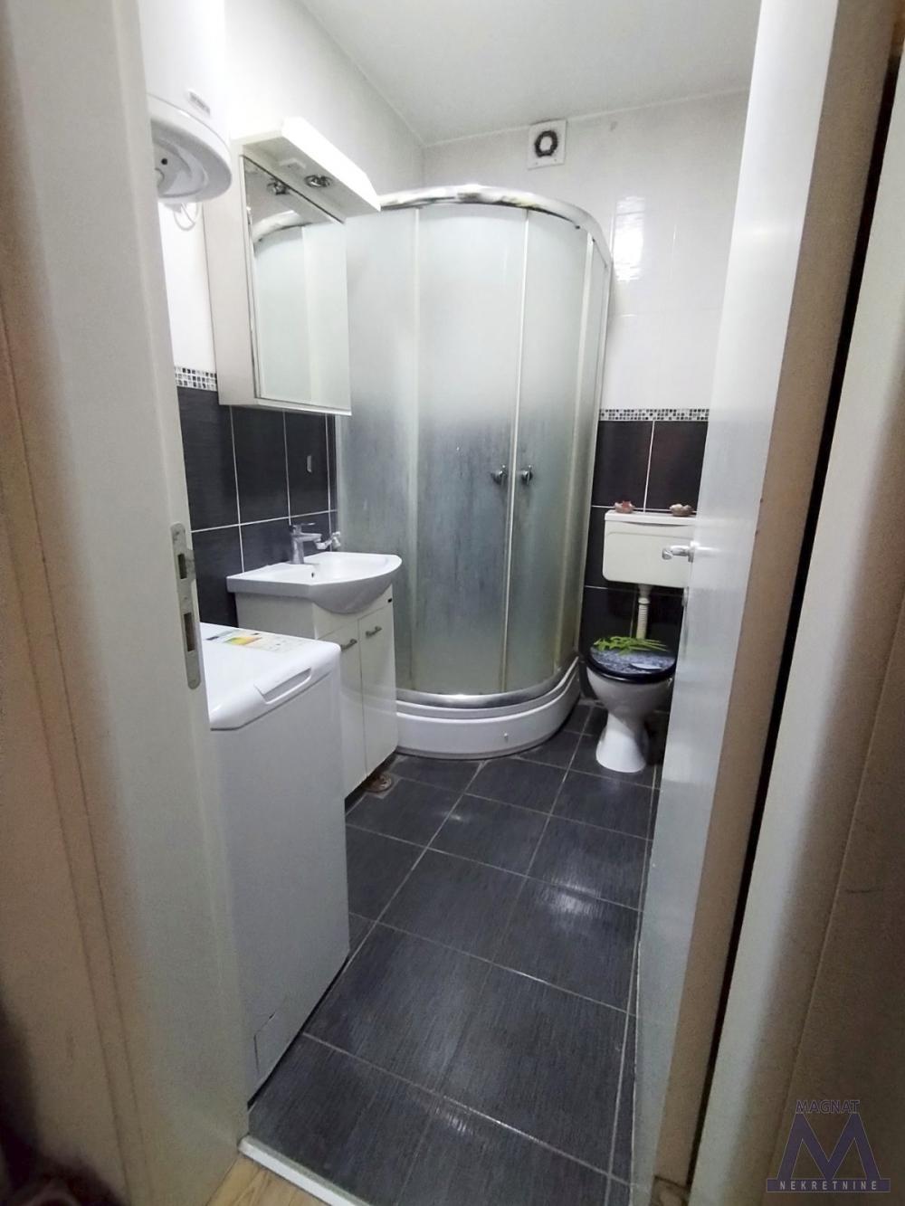 Slika 4 - Stan,NOVI SAD,BULEVAR,kv: 33, € 123600, ID: 1019437