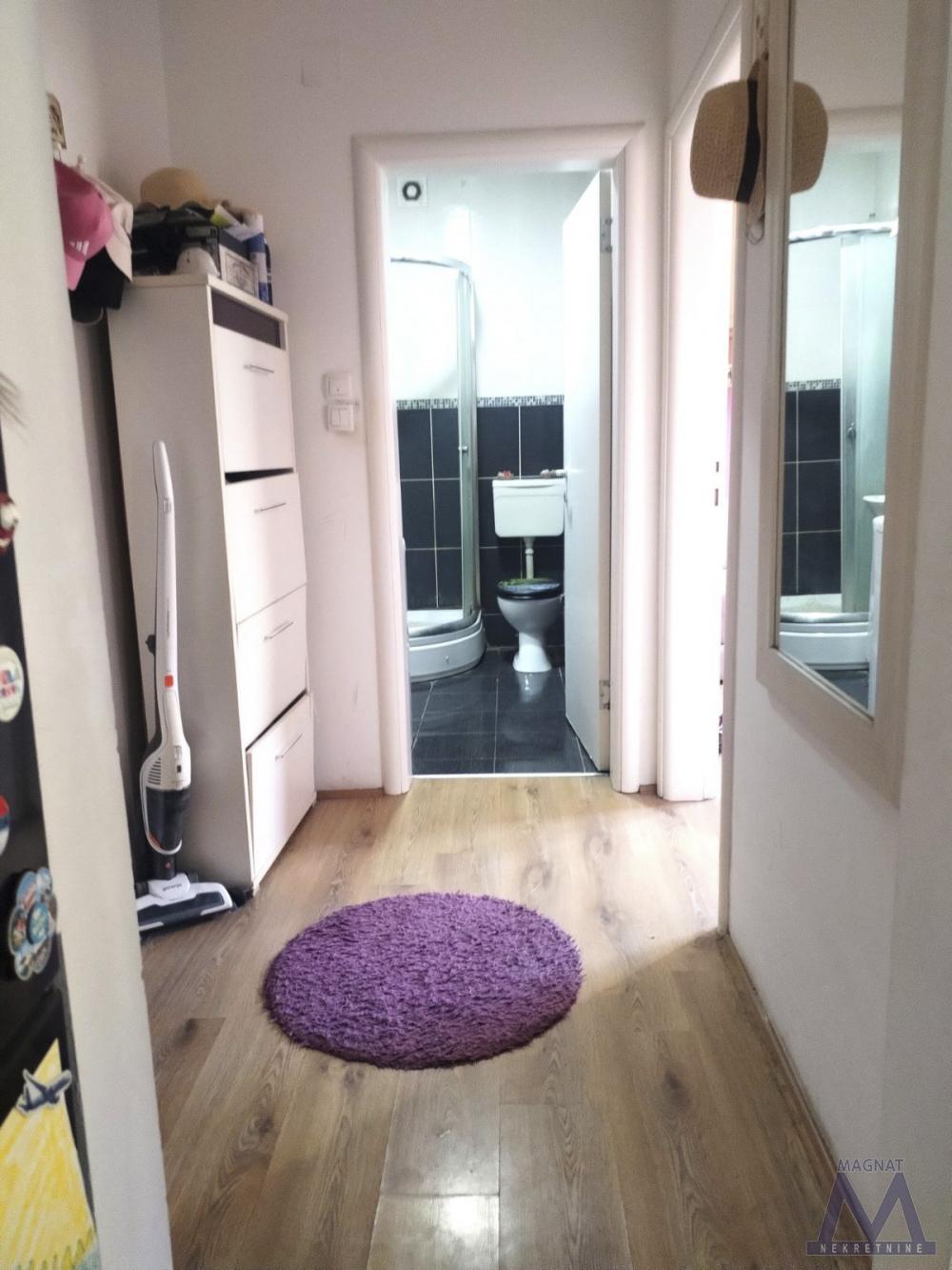 Slika 2 - Stan,NOVI SAD,BULEVAR,kv: 33, € 123600, ID: 1019437