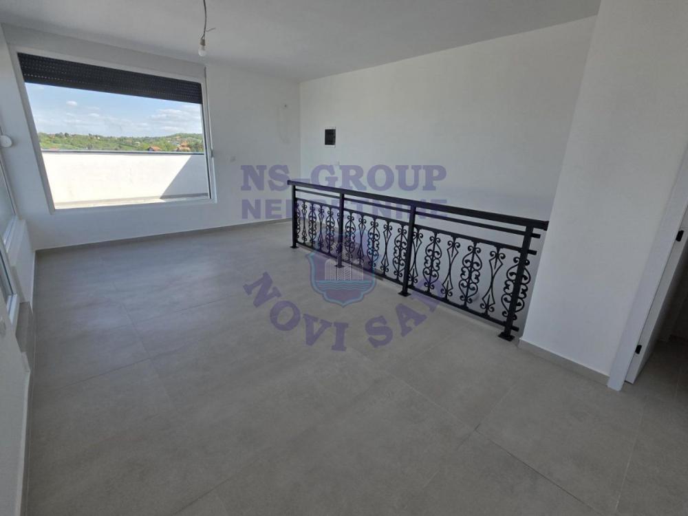 Slika 6 - Petosoban, 224m2, Petrovaradin Novi Sad