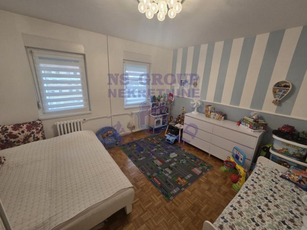 Slika 3 - Namesten USeljiv Dvosoban stan Nova Detelinara 577047