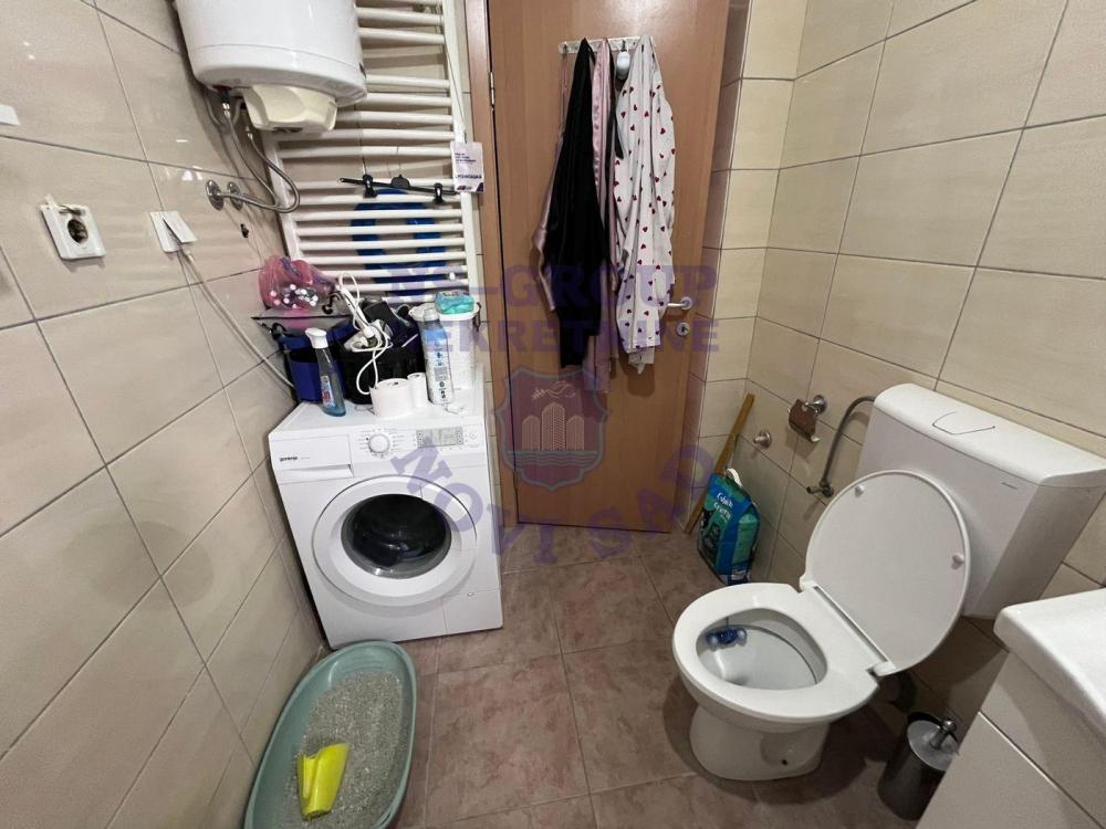 Slika 8 - Odličan trosoban stan na Salajci!