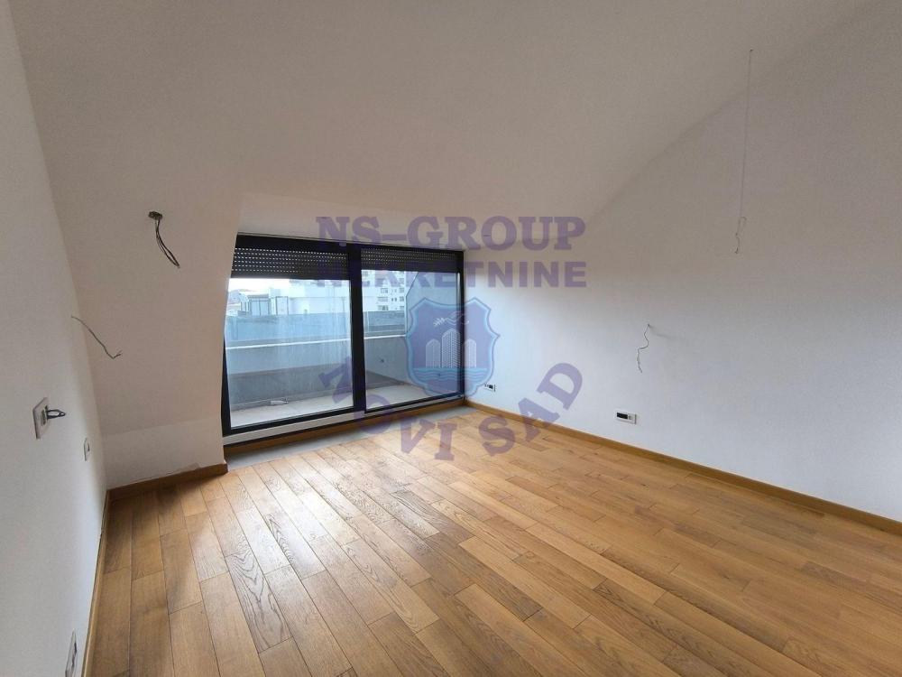 Slika 1 - Petosoban, 161m2, Salajka (Partizanska ulica) Novi Sad, sa terasom, ima lift