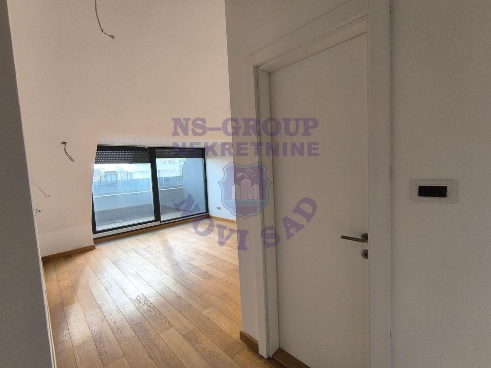 Slika 2 - Petosoban, 161m2, Salajka (Partizanska ulica) Novi Sad, sa terasom, ima lift