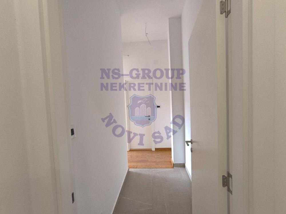 Slika 3 - Petosoban, 161m2, Salajka (Partizanska ulica) Novi Sad, sa terasom, ima lift