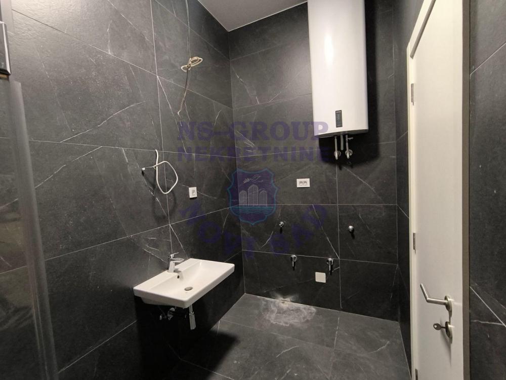 Slika 7 - Petosoban, 161m2, Salajka (Partizanska ulica) Novi Sad, sa terasom, ima lift