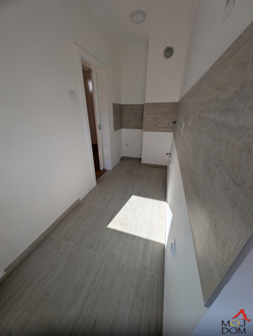 Slika 4 - Stan,NOVI SAD,TELEP,kv: 66, € 183500, ID: 1032715