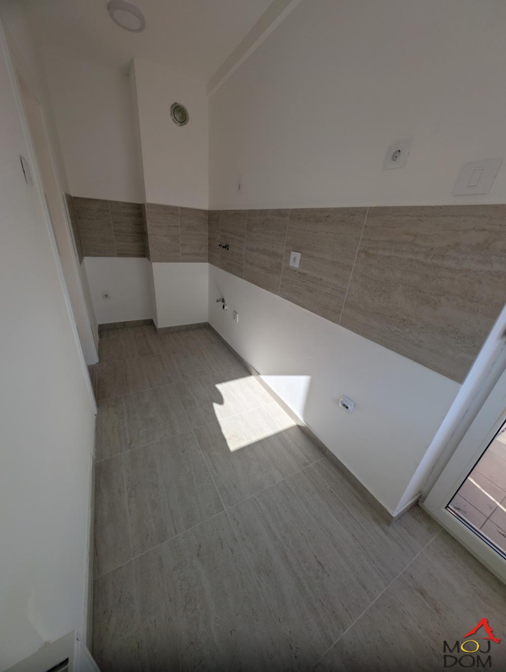 Slika 3 - Stan,NOVI SAD,TELEP,kv: 66, € 183500, ID: 1032715