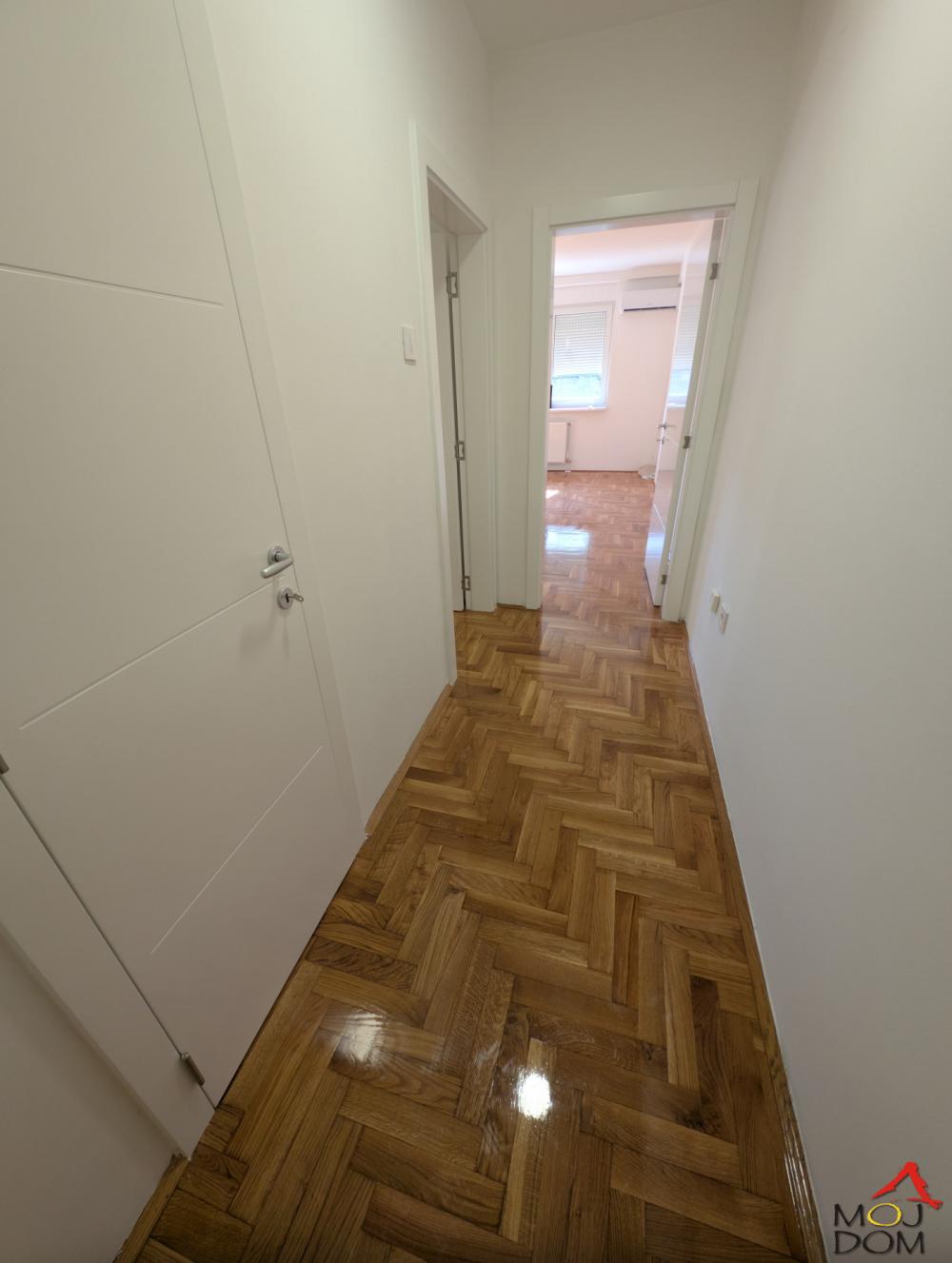 Slika 11 - Stan,NOVI SAD,TELEP,kv: 66, € 183500, ID: 1032715