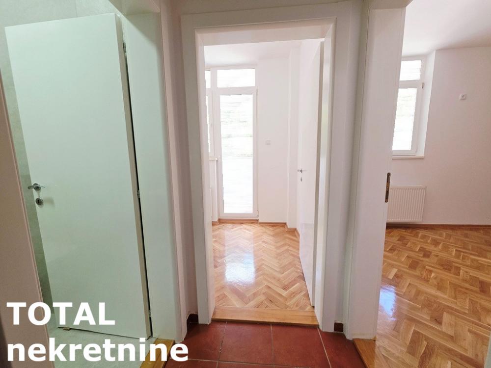 Slika 8 - Stan,NOVI SAD,GRBAVICA,kv: 29.00, € 106800, ID: 1103063