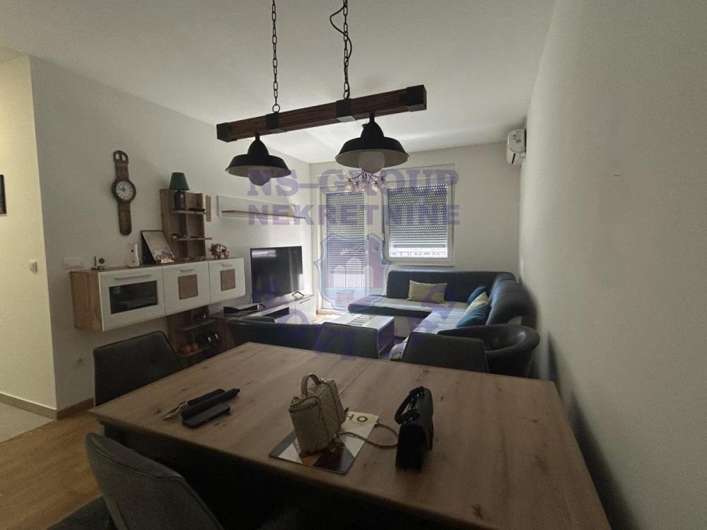 Slika 2 - Trosoban, 56m2, Novosadski kej Novi Sad, sa terasom, ima lift