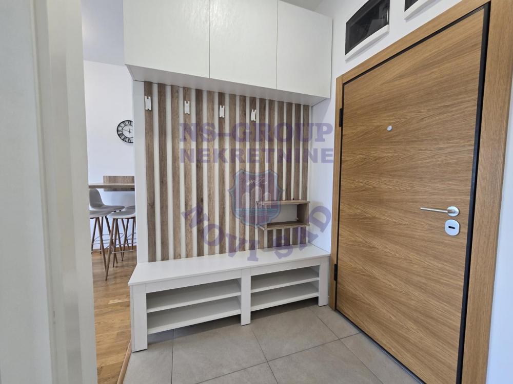 Slika 7 - Trosoban, 62m2, Podbara Novi Sad, sa terasom, ima lift