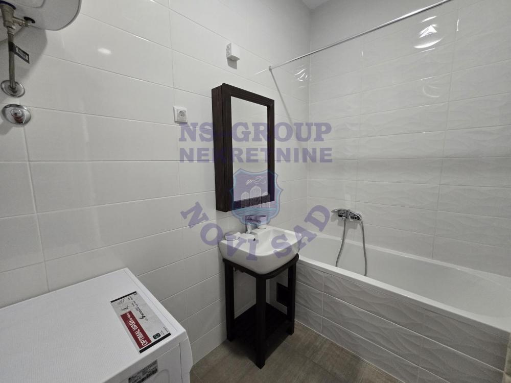 Slika 10 - Trosoban, 62m2, Podbara Novi Sad, sa terasom, ima lift