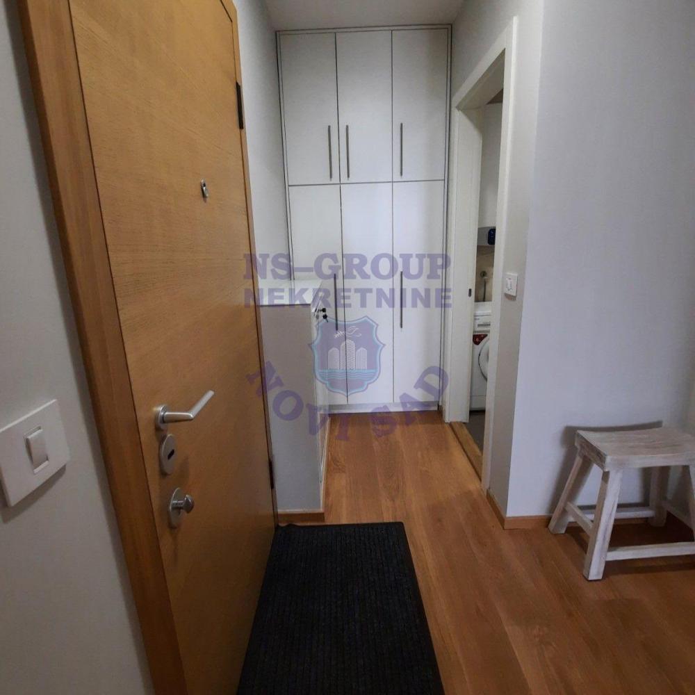 Slika 4 - Odlican dvosoban stan u Centru!