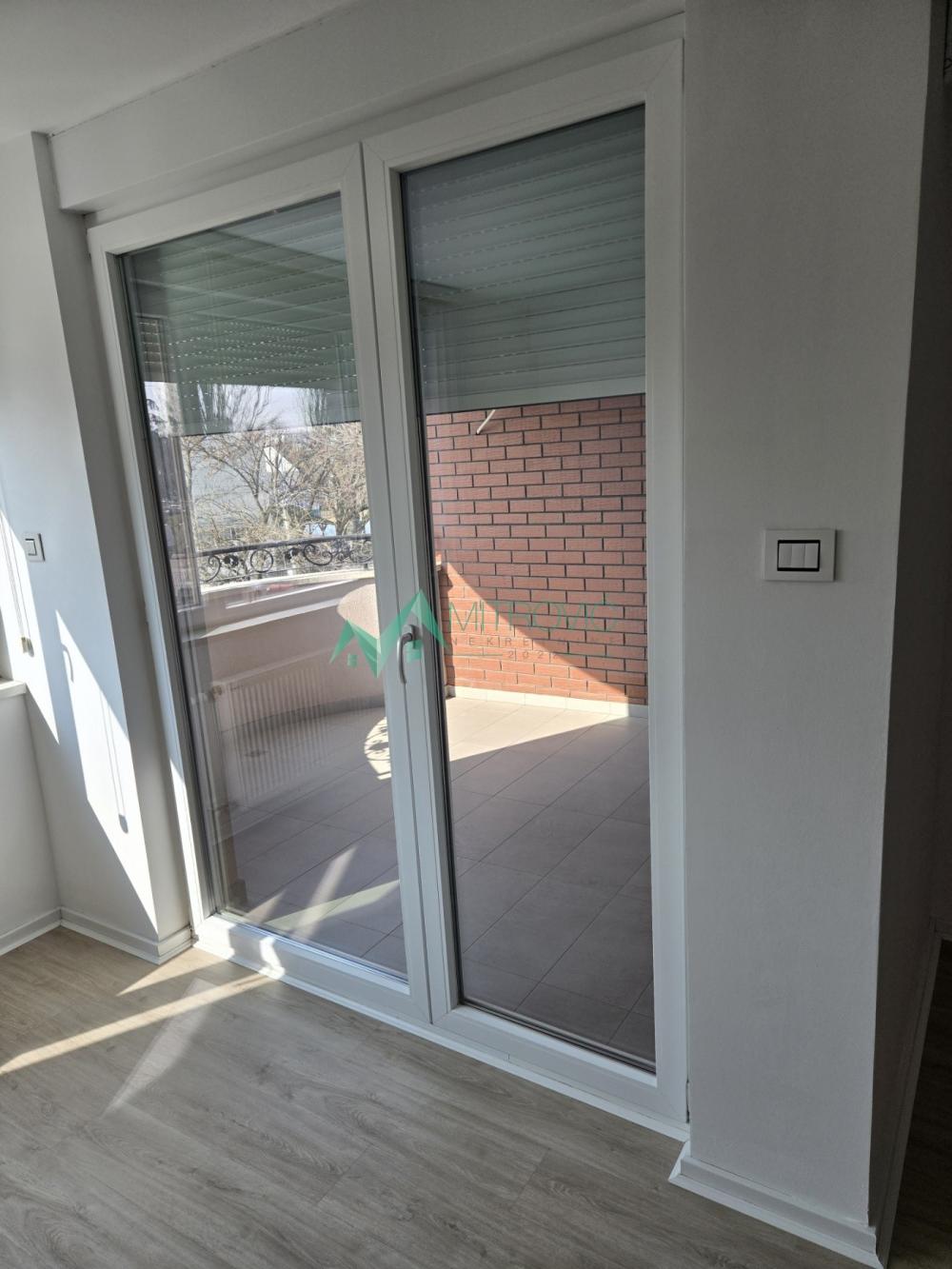 Slika 5 - PROSTRAN TROIPOSOBAN STAN NA SAJMIŠTU – 104 m² 