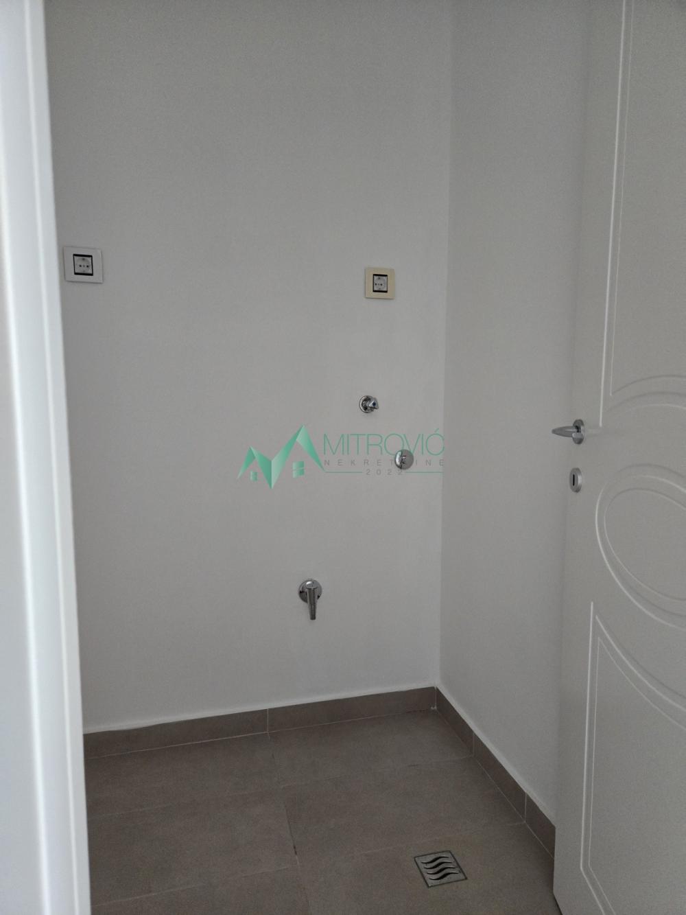 Slika 7 - PROSTRAN TROIPOSOBAN STAN NA SAJMIŠTU – 104 m² 