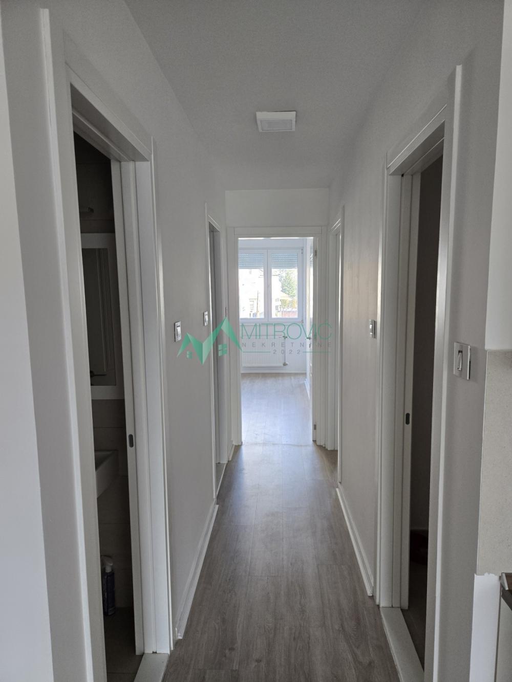 Slika 6 - PROSTRAN TROIPOSOBAN STAN NA SAJMIŠTU – 104 m² 