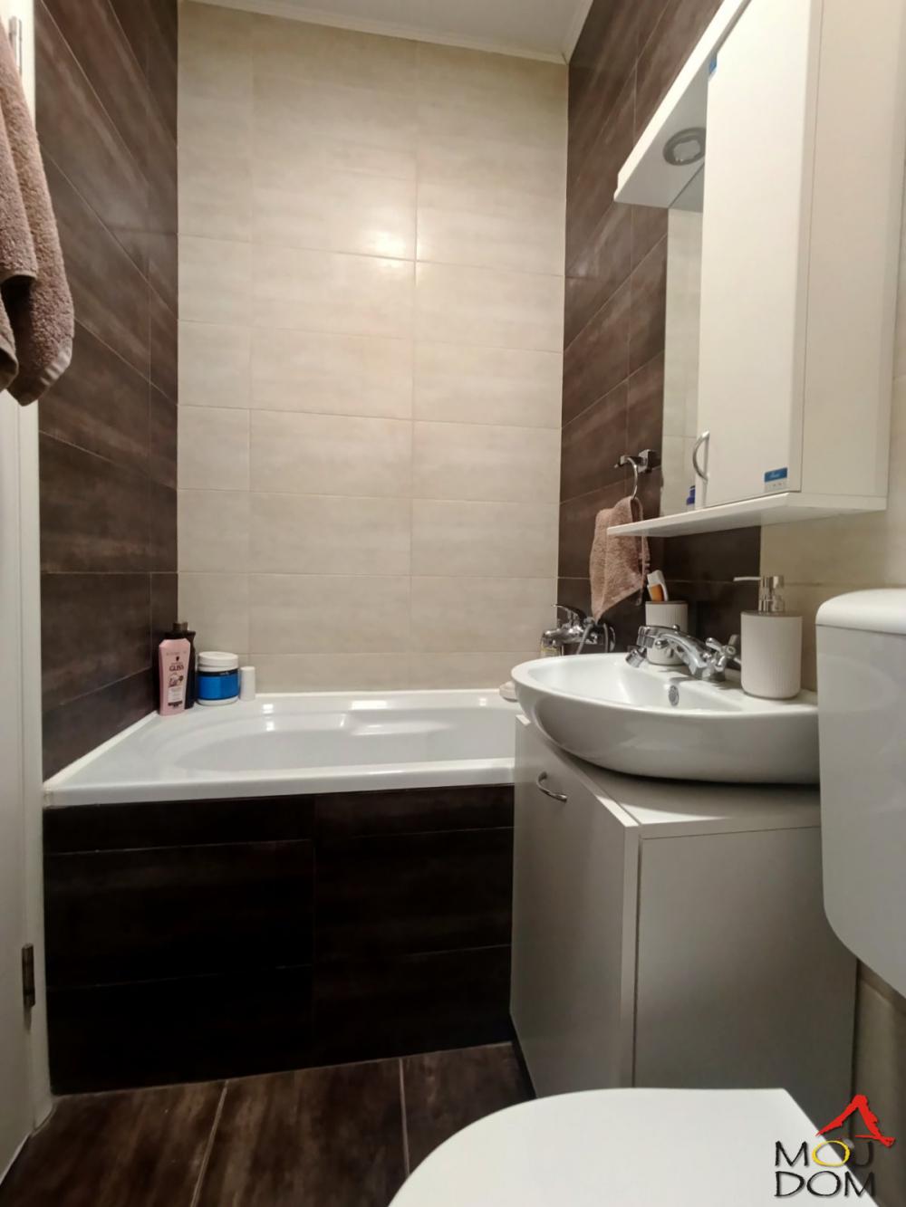 Slika 9 - Stan,NOVI SAD,TELEP,kv: 44, € 131840, ID: 1032720