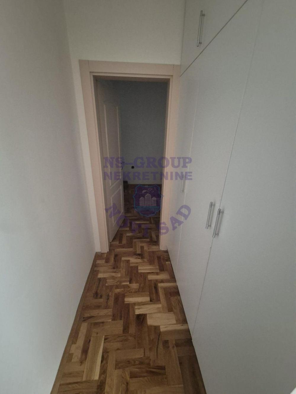 Slika 6 - Trosoban, 67m2, Adamovićevo naselje Novi Sad, sa terasom