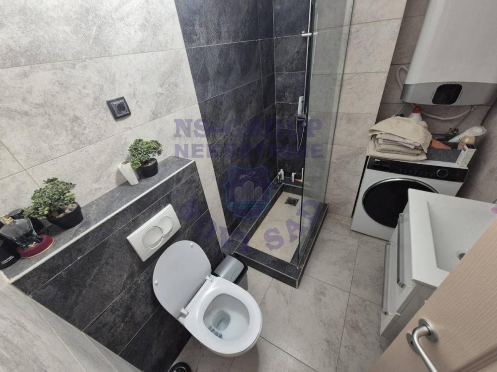 Slika 8 - Trosoban, 67m2, Adamovićevo naselje Novi Sad, sa terasom