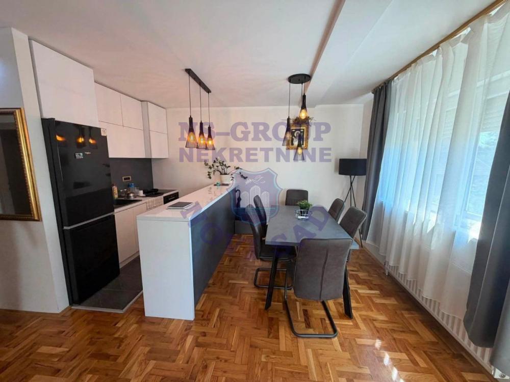 Slika 2 - Trosoban, 67m2, Adamovićevo naselje Novi Sad, sa terasom