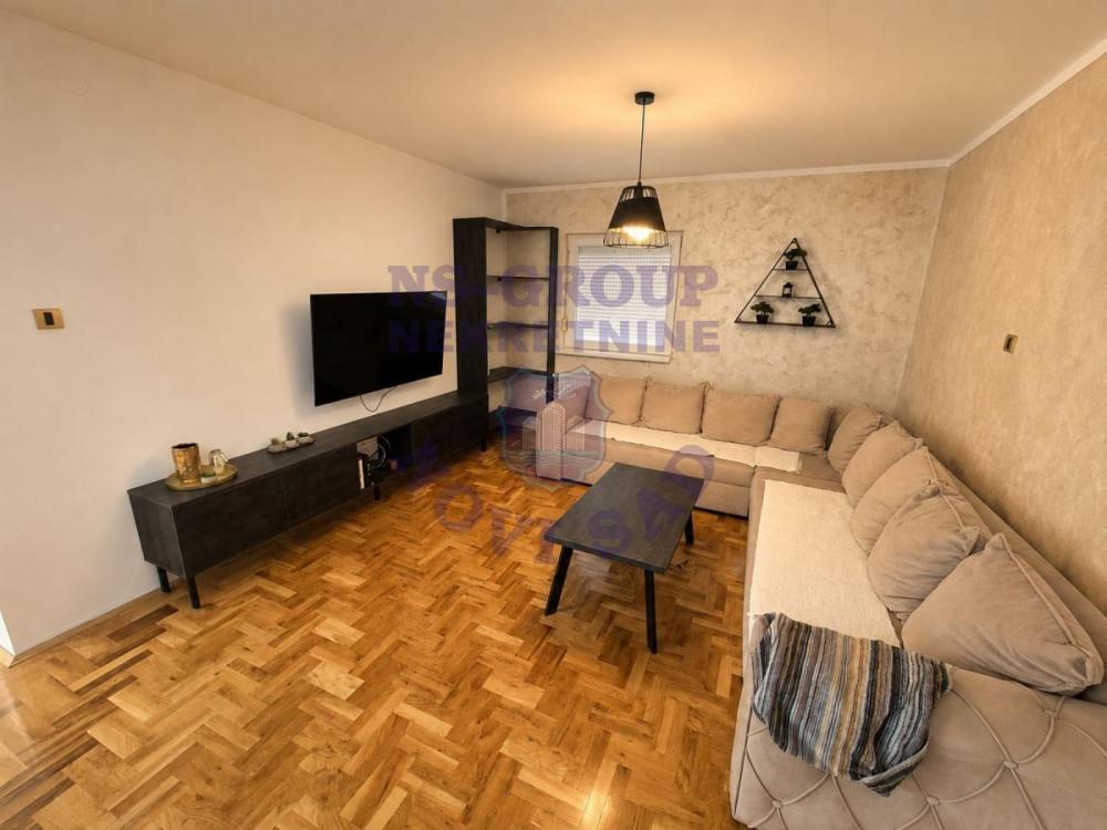Slika 1 - Trosoban, 67m2, Adamovićevo naselje Novi Sad, sa terasom