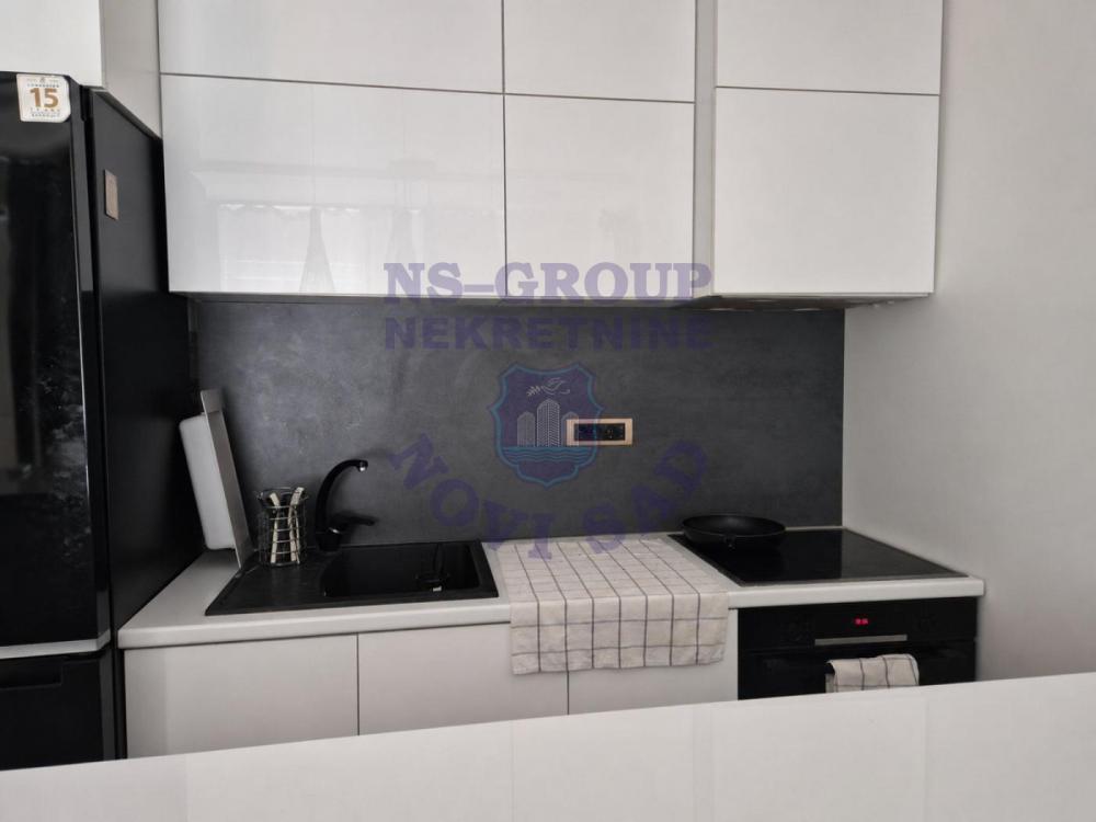 Slika 3 - Trosoban, 67m2, Adamovićevo naselje Novi Sad, sa terasom
