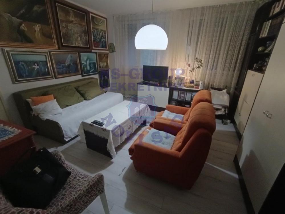 Slika 2 - Dvosoban, 57m2, Liman 1 Novi Sad, sa terasom, ima lift
