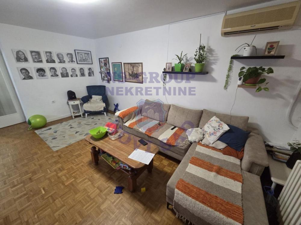 Glavna slika -Odlican trosoban na Bulevaru!
