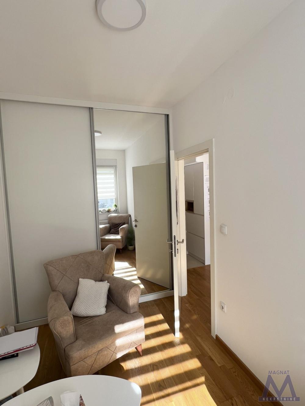 Slika 4 - Stan,NOVI SAD,KEJ,kv: 33, € 134000, ID: 1019440